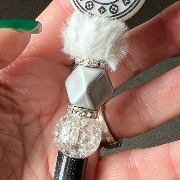 Round Circle Beaded Pen - Black and White - Handmade - Picture 6 of 8